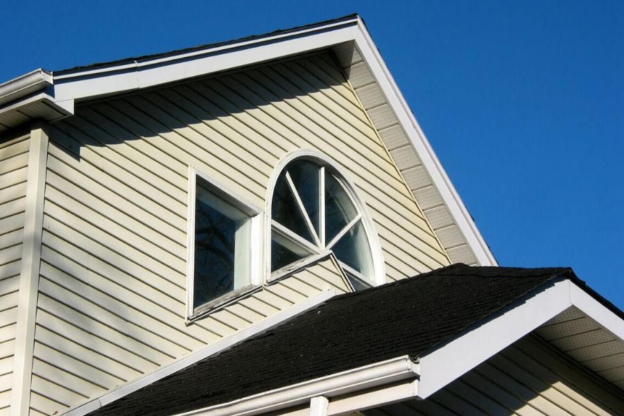 Should You Consider Metal Roofing Over Shingle Roofing in Troy Michigan?